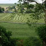 The Sett On The Wharfe * Threshfield