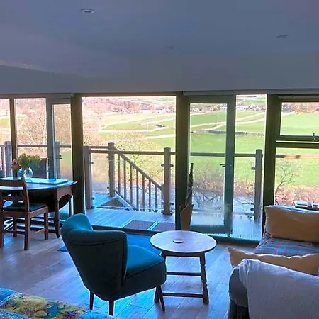 山林小屋 The Sett On The Wharfe Threshfield